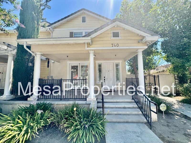 Primary Photo - 740 S Azusa Ave
