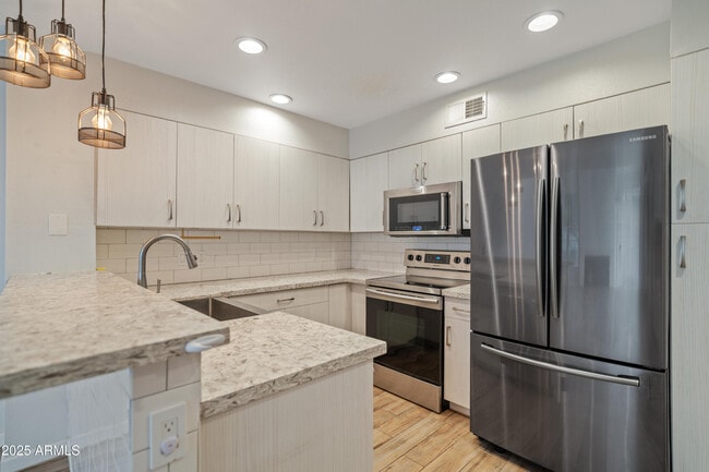 Foto del edificio - 1717 E Union Hills Dr