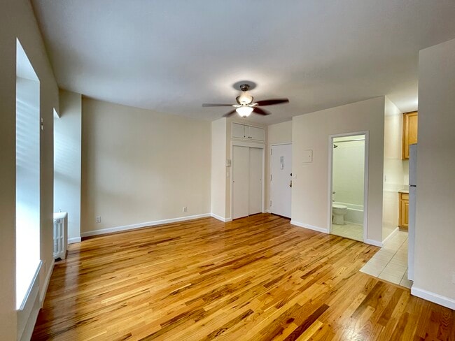 Building Photo - 153 E 116th St