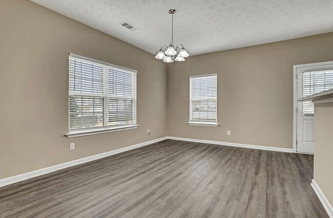 Building Photo - 4099 Robin Cir