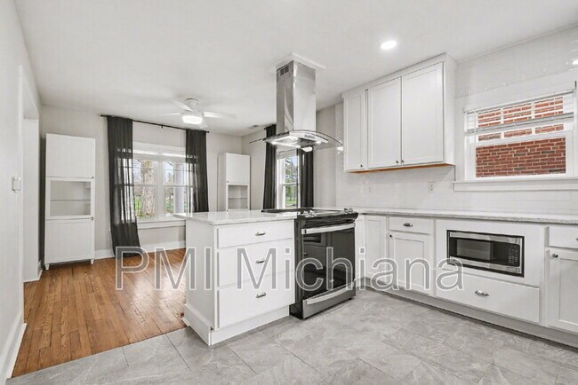 Building Photo - 314 E Angela Blvd