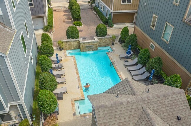 Building Photo - 730 N Shepherd Dr