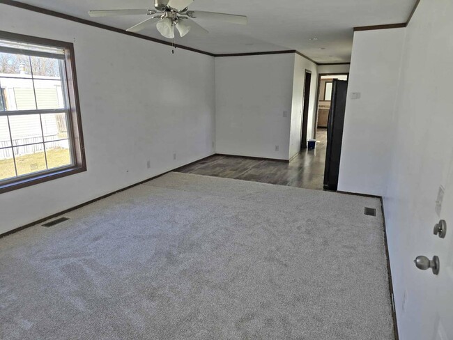 Building Photo - 45 Lincoln Ave