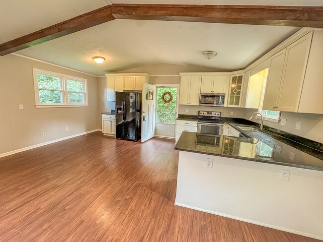 Building Photo - 404 McElhaney Rd