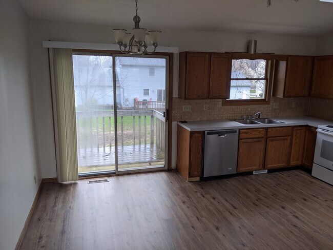 Cocina_Vista a - 3027 Pleasant St NW