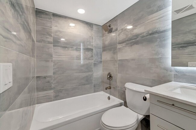 Building Photo - 6420 Boca del Mar Dr