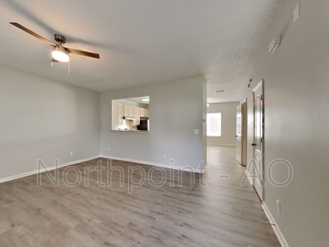 Foto del edificio - 8667 Thomas Rd