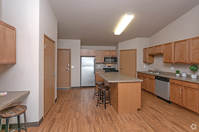 3BR, 2BA, Furnished - 1,195 - 1,440SF - West Ridge Apartments