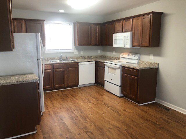 Building Photo - 403 Lynda Lee Ln