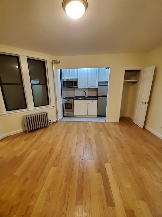 Photo - 218 W 10th St House