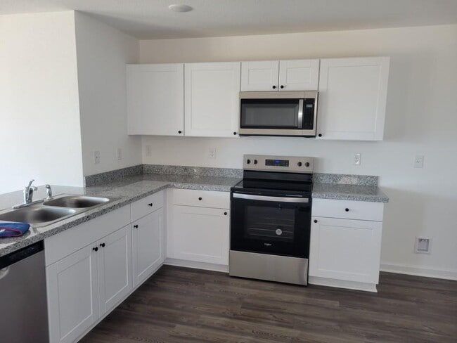 Building Photo - 1780 E Desert Bloom Dr