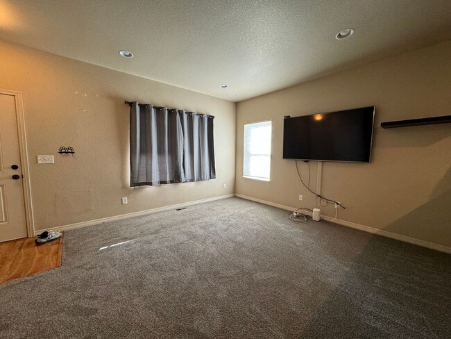 Foto del edificio - Beautiful 4 Bed 3 1/2 Bath home in Ridgen Farm.