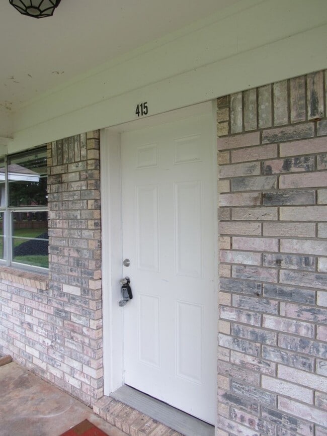Building Photo - 415 Waymack Dr