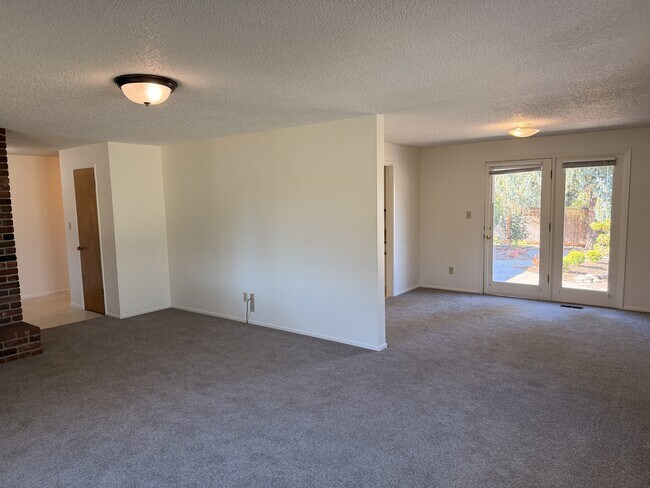 Foto del edificio - 779 Twin Pines Cir