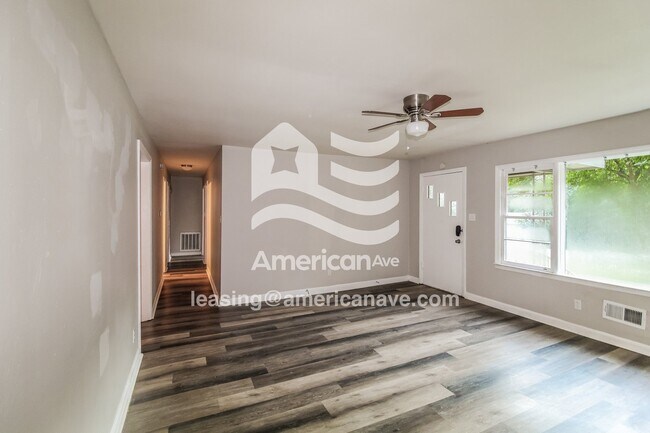 Foto del edificio - 215 Knodishall Dr