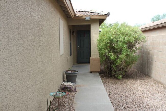 Building Photo - 3 bedroom-Village at San Tan Heights