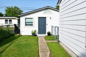 Building Photo - 1202 Bayou Shore Dr