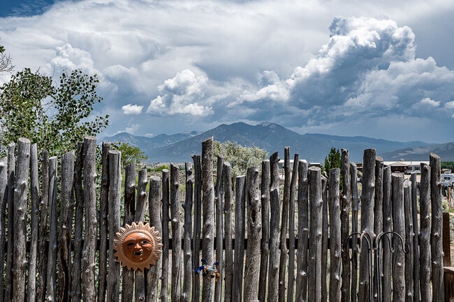 Foto del edificio - 49 Las Tusas Rd