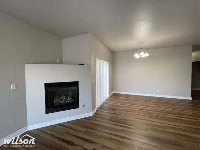 Foto del edificio - Spacious 3BR/2BA Duplex with Modern Amenit...