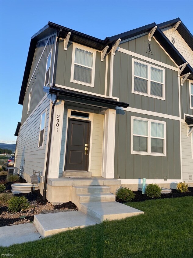 Foto principal - 4 br, 3.5 bath Townhome - 2001 South Sawmi...