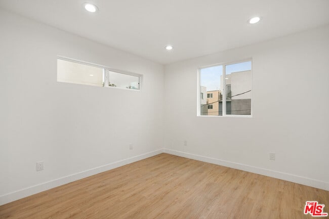 Building Photo - 4232 Rosewood Ave