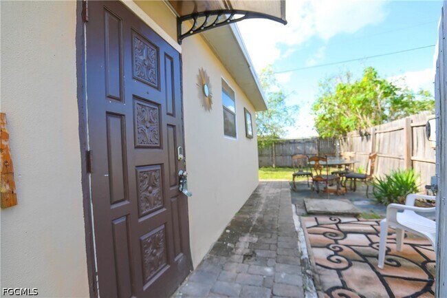 Foto del edificio - 907 Laredo Ave