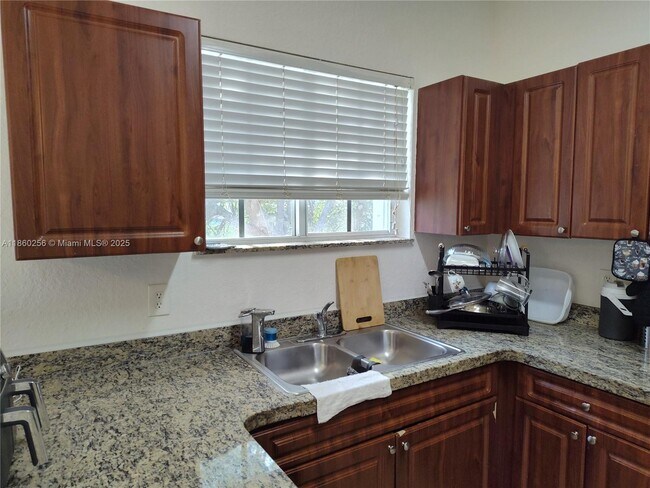 Foto del edificio - 364 NE 25th Pl