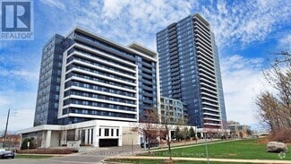 Building Photo - 7900-7900 Bathurst St
