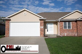 Building Photo - 815 Larkspur Dr