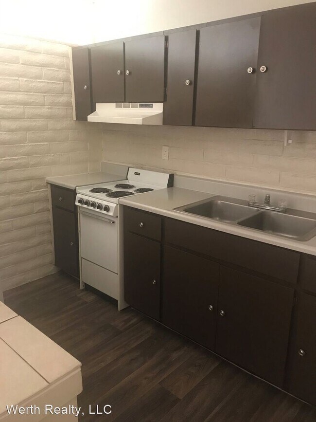 Foto del edificio - 1 br, 1 bath Apartment - 20 N. Leonora Ave.