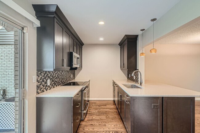 Foto del edificio - Welcome to Your Peaceful 2-Bed 2-Bath Retr...