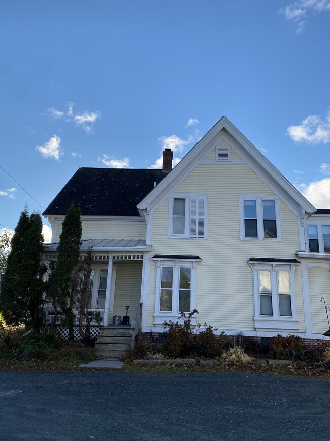 Entrance - 8 School St