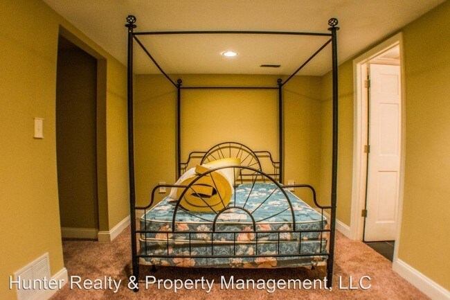 Building Photo - 5 br, 4 bath House - 7745 Fair Oaks Drive