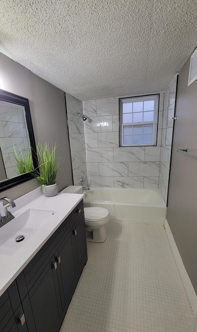 Building Photo - 8721 Countryshire Ln
