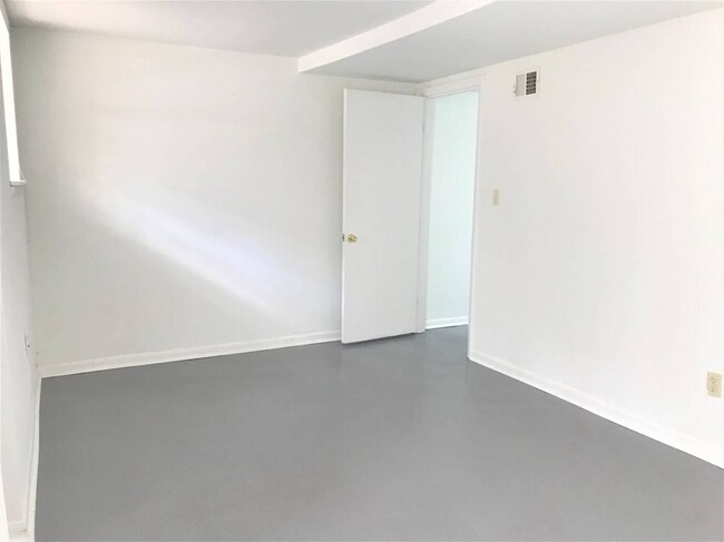 Building Photo - 36 K St NW