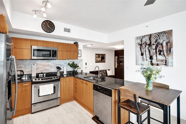 Building Photo - 350 S Miami Ave