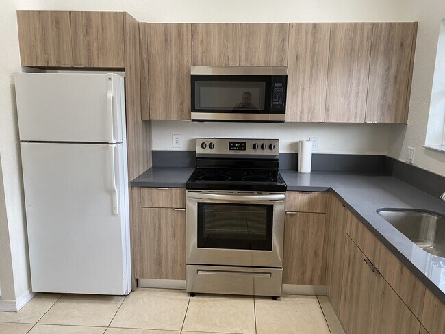 Foto del edificio - 3874 SW 48th Ave