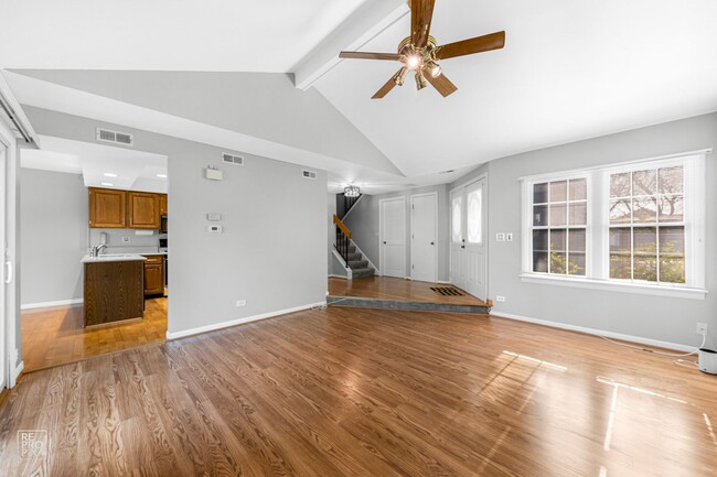 Building Photo - Schaumburg Two Story Townhome