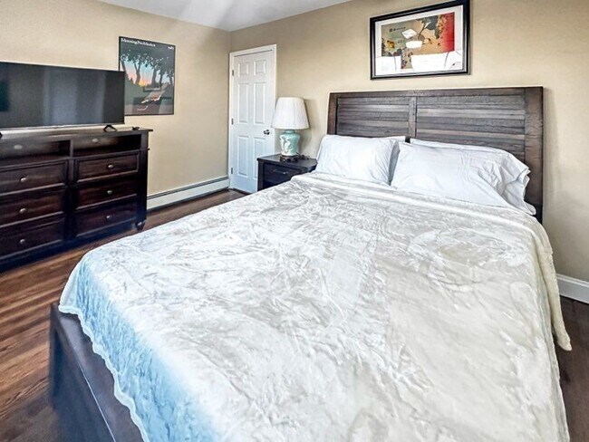 Foto del edificio - 14 Perkins Ave