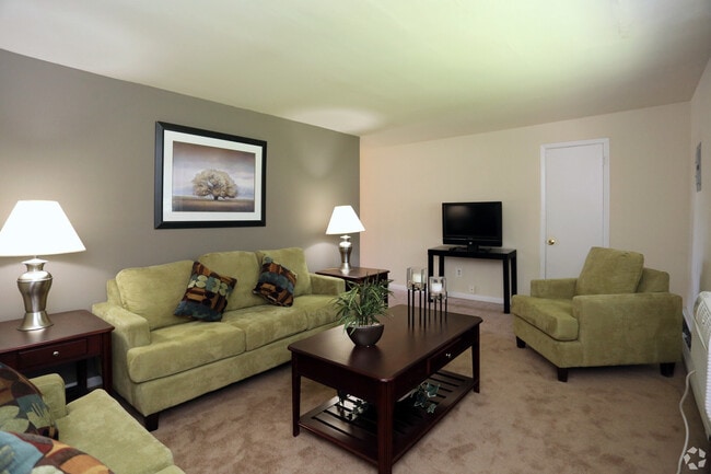 Building Photo - Laurel Manor Apartments