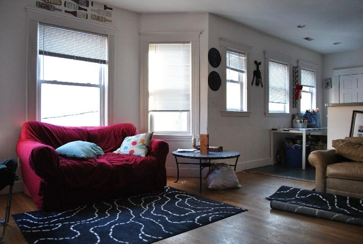 Primary Photo - ALLSTON 5 BED/2 BATH ON GARDNER ST. FOR 9/...