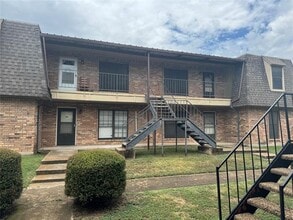 Building Photo - 9521 Westpark Dr