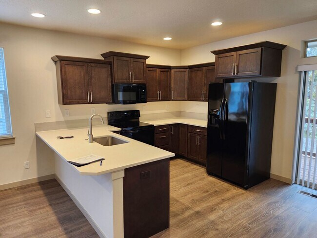Foto del edificio - Newer 3 Bed/2 Bath Construction on Bend's Eastside - Cessna Drive