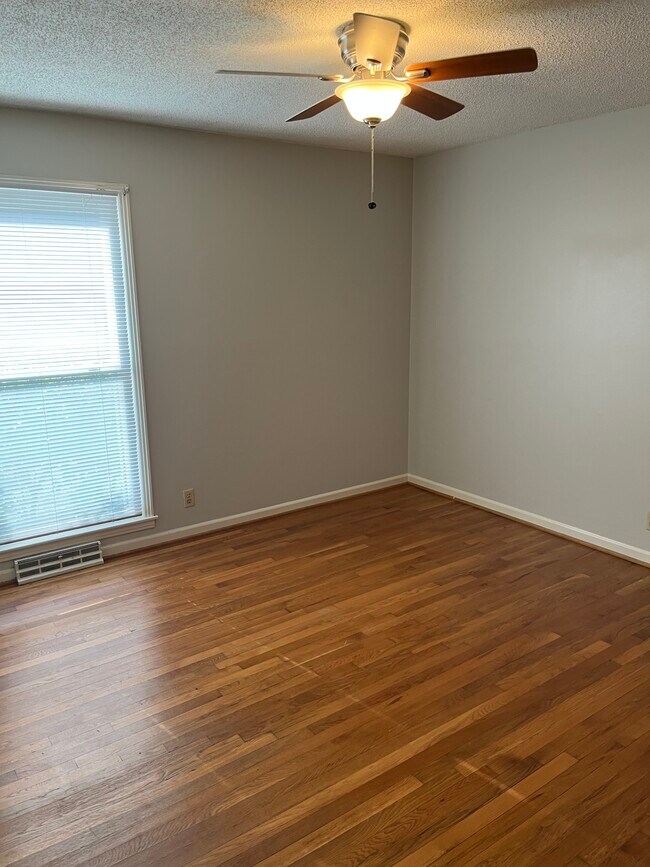 hallway bedroom #1 - 1522 Lipscomb Dr