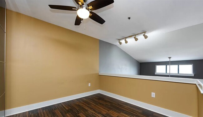 Foto del edificio - 115 E Park Ave