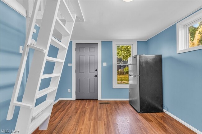 Building Photo - 3900 W 33rd St