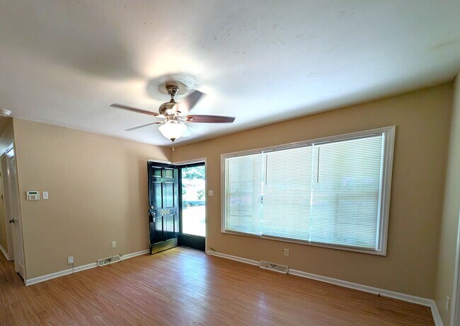 Foto del edificio - Charming Ranch Style home located in Forest Pawtuckett Community in NC!