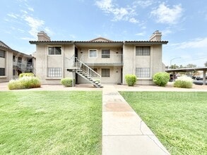 Building Photo - 533 W Guadalupe Rd