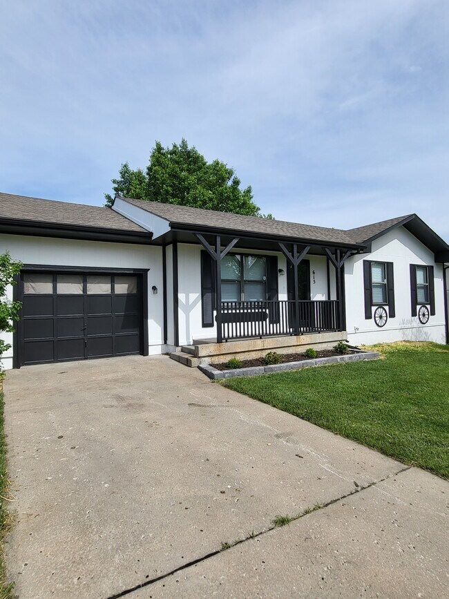 Front of House - 615 Younger Dr