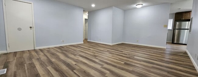 Building Photo - 254 Prince of Wales Dr